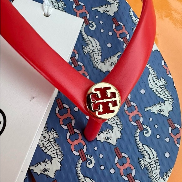 NWT Tory Burch Thin Flip Flop Sandals Poppy Red Seahorse PVC/EVA Gold Logo Sz 6 - Picture 3 of 6